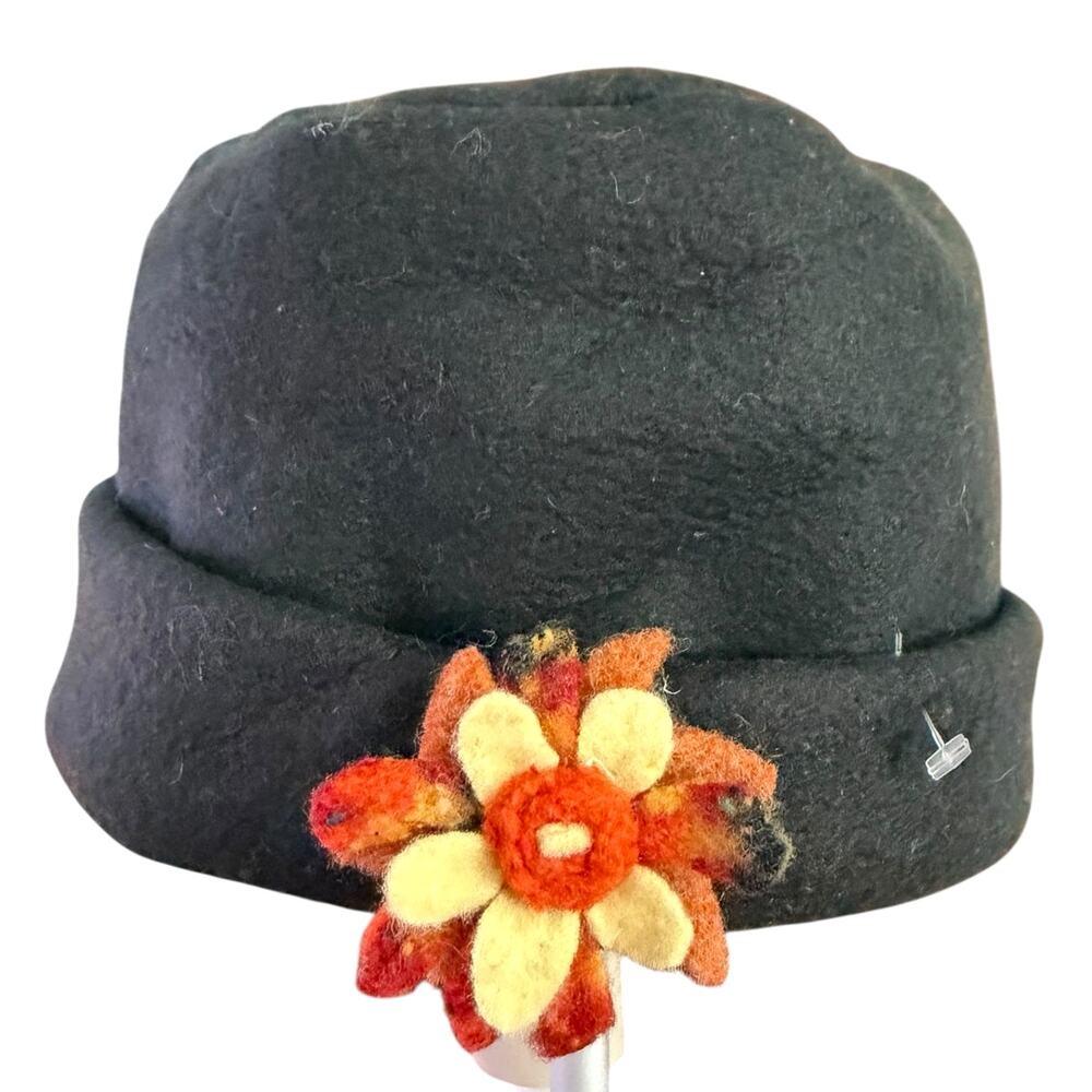 Cloche Women's Hat OS Grey Felt Bucket Style Flower Decoration Warm Winter Cap